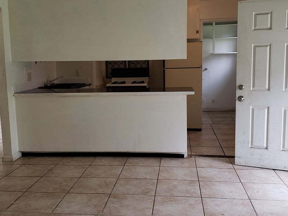2nd image of 722 N Pershing Ave