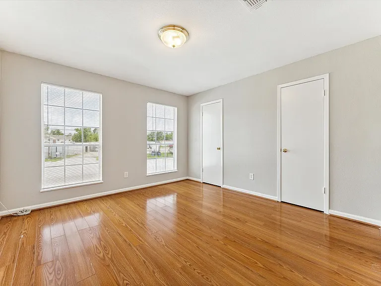 1916 Upland Dr — Photo 9