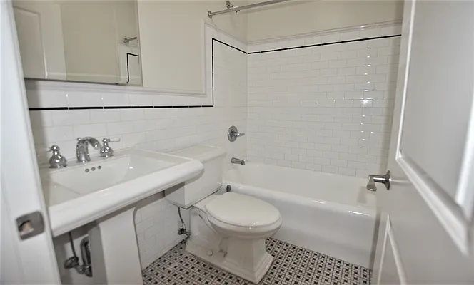 Rented by Manhattan Realty Group | media 5