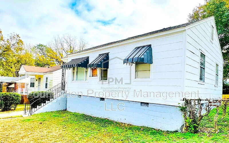 2 bed, 1.0 bath, 686 sqft, $675 — Photo 2