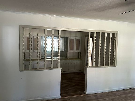 4th image of 907 Calhoun Rd