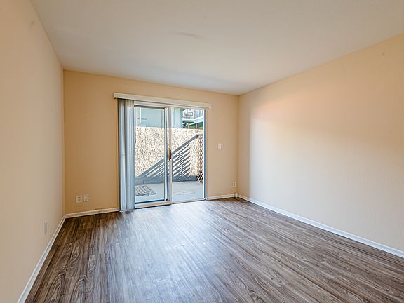 5th image of 612 E Cypress Ave #205
