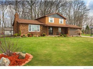 8080 Effie Dr, Niagara Falls, NY 14304