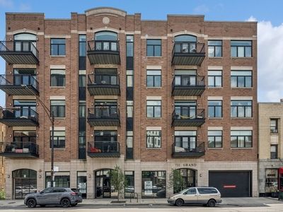 711 W Grand Ave #402, Chicago, IL, 60610