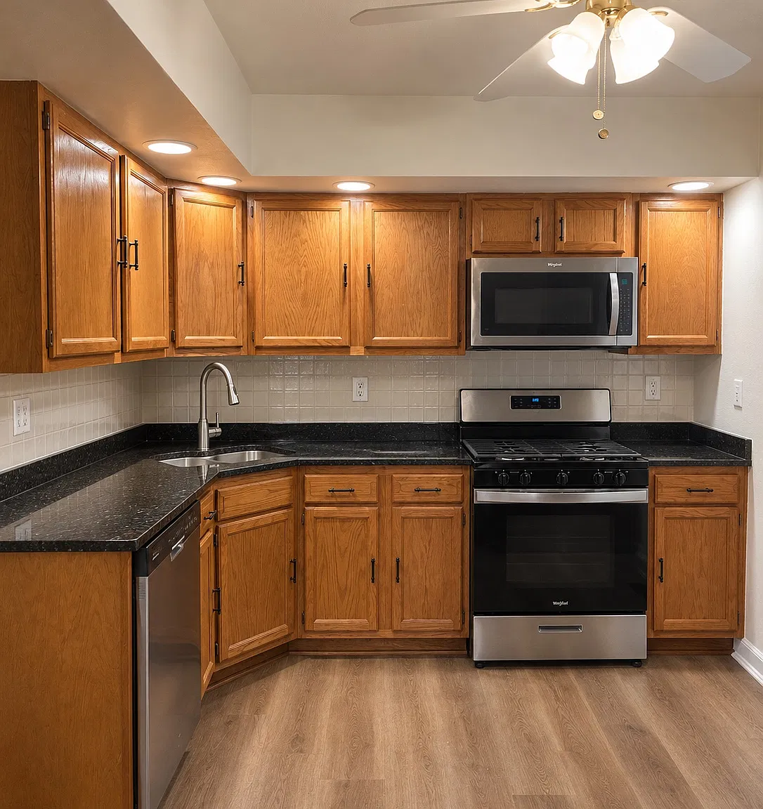 2 bed, 960 sqft, $2,100 — Photo 2
