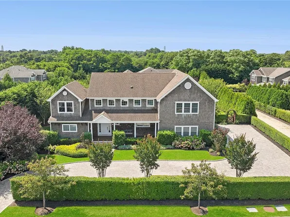 22 Summer Dr, Southampton, NY 11968