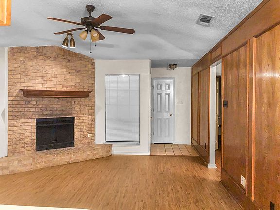 2nd image of 16 Shady Valley Ct