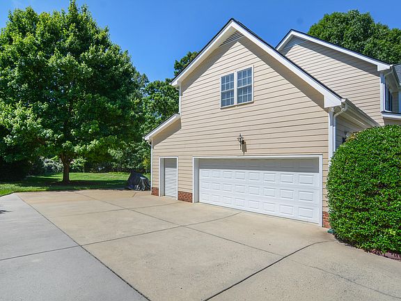 3rd image of 1341 Laneridge Ct
