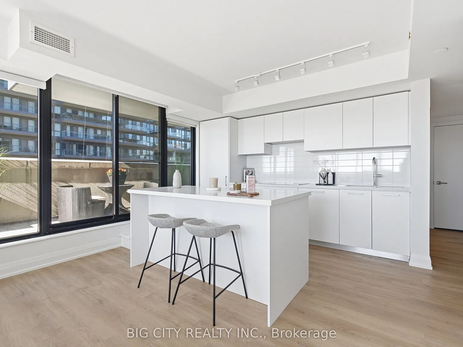 2 bed, $4,250 — Photo 4