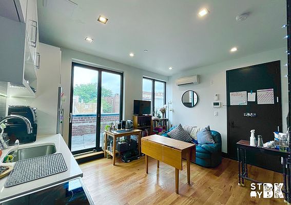 4th image of 242 Parkside Ave #4F