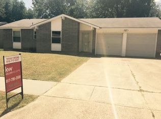 1300 Marlee Ln, Arlington, TX 76014