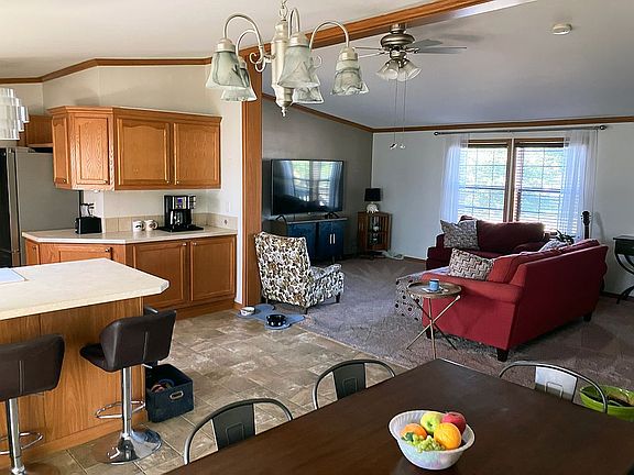 Dining & Kitchen Area