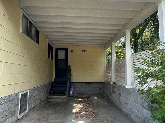 2nd image of 1814 Tunnel Blvd