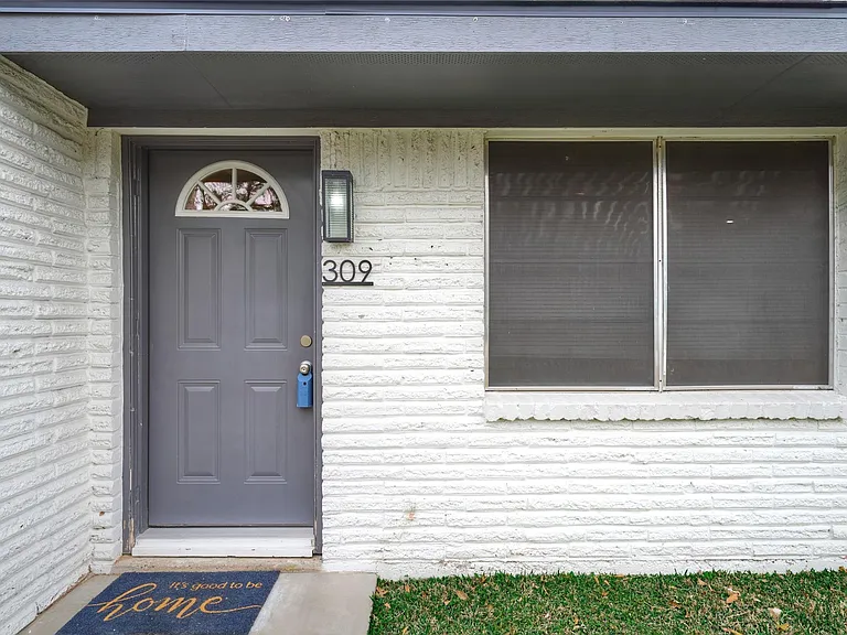 309 S Magnolia St — Photo 2