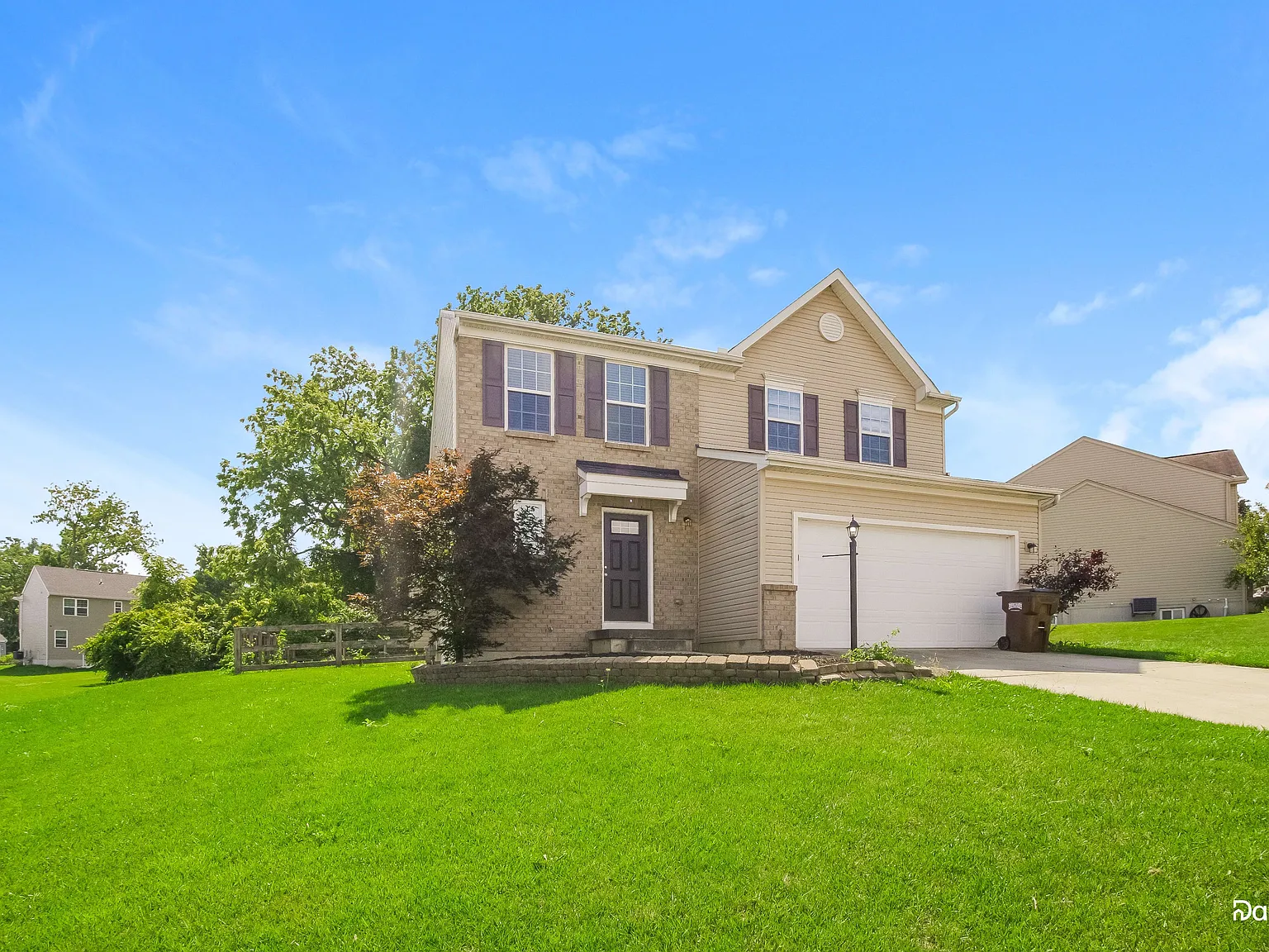 3 bed, 2.5 bath, 2224 sqft, $2,590 — Photo 2