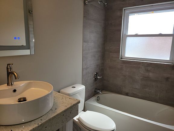 3rd image of 1231 Laidlaw Ave APT 3