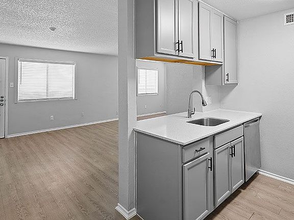 4th image of 2007 Springcrest Dr #2804