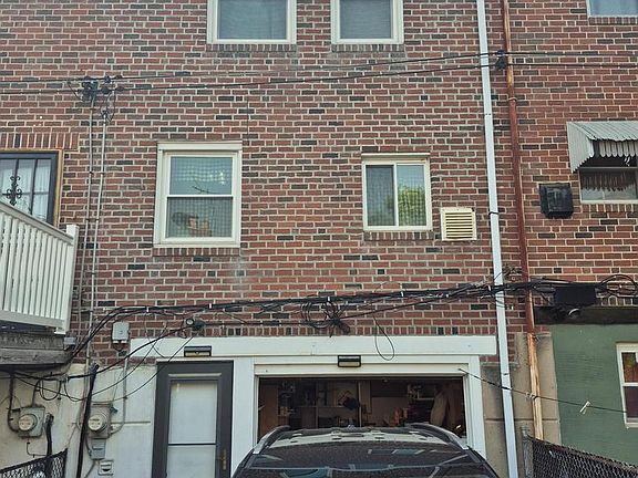 5th image of 8623 Gillespie St