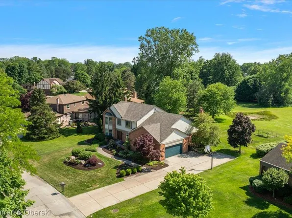 37125 Fox Gln, Farmington Hills, MI 48331