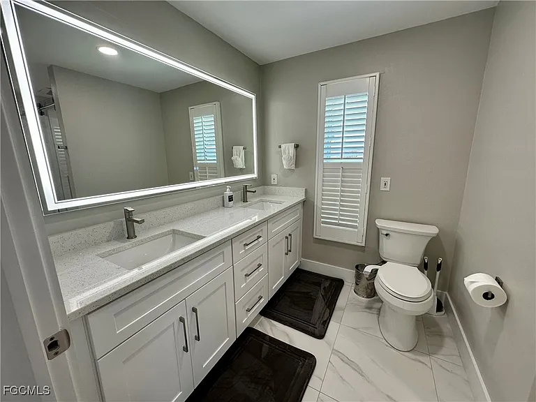 129 SW 54th Ter — Photo 16