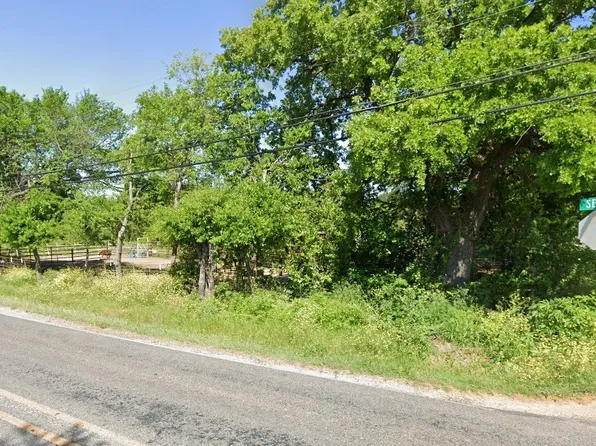 521 E 2nd St, Cleburne, TX 76031