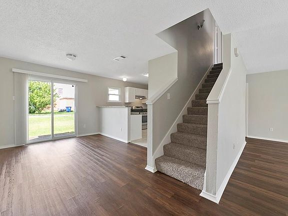 4th image of 10225 Pondwood Dr