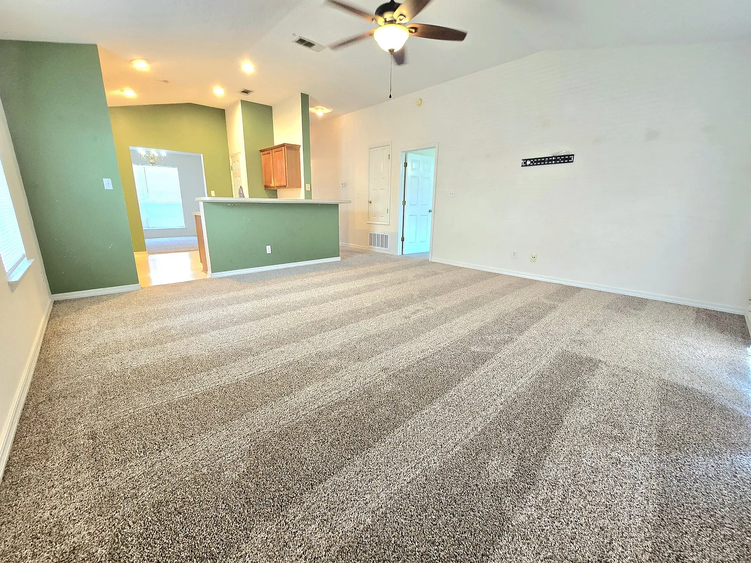 3 bed, 1500 sqft, $1,950 — Photo 3