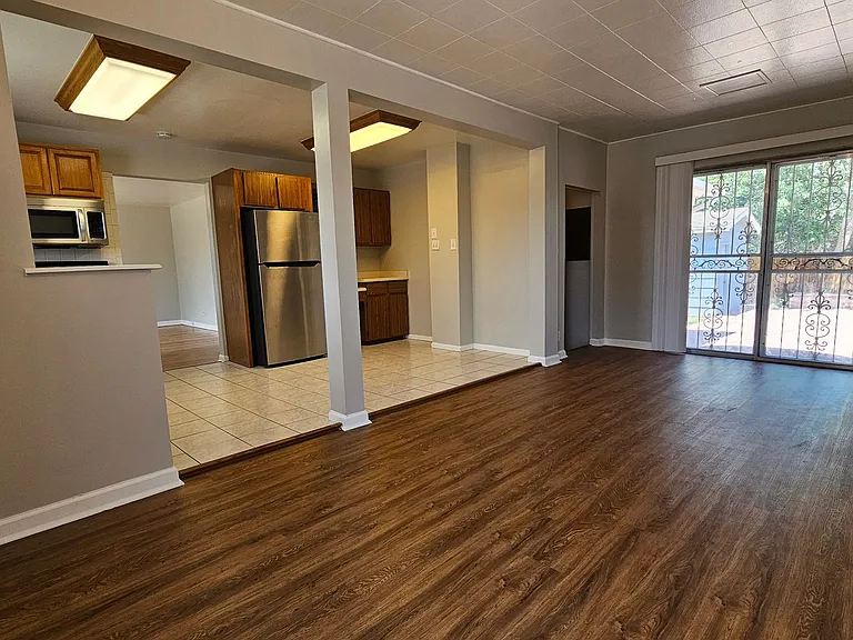 10841 Mildred Dr — Photo 3