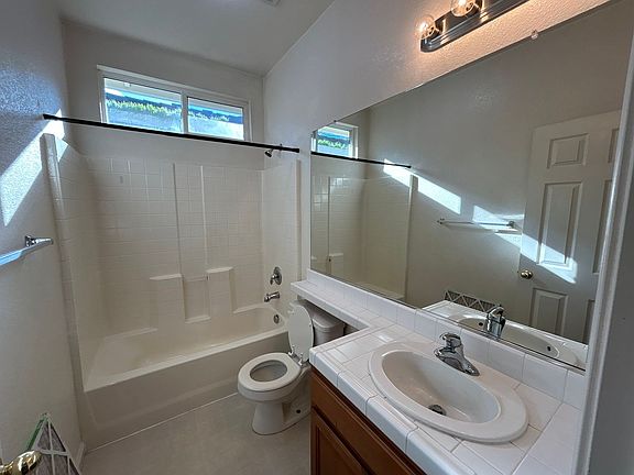 5th image of 543 Chandler Ct