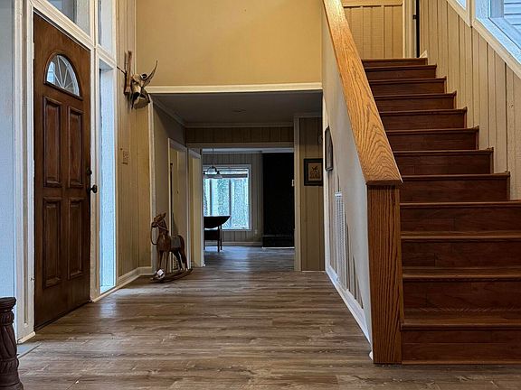 5th image of 415 Bluff View Dr