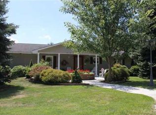 506 Fitzhugh St, Ravenswood, WV 26164