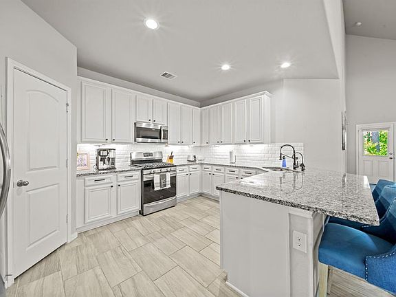 4th image of 18123 Humber River Lane