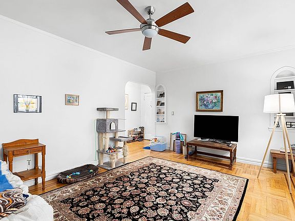 4th image of 120 Bennett Ave APT 5B