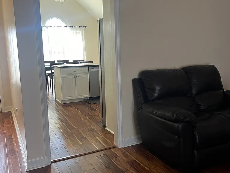 122 Erica Dr — Photo 6