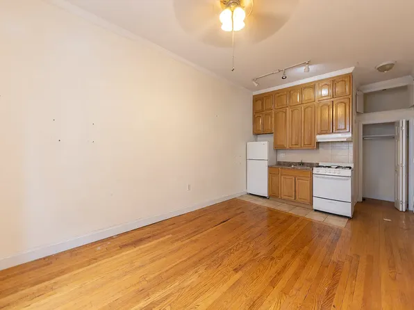 1384 Lexington Avenue 3E image 2 of 9