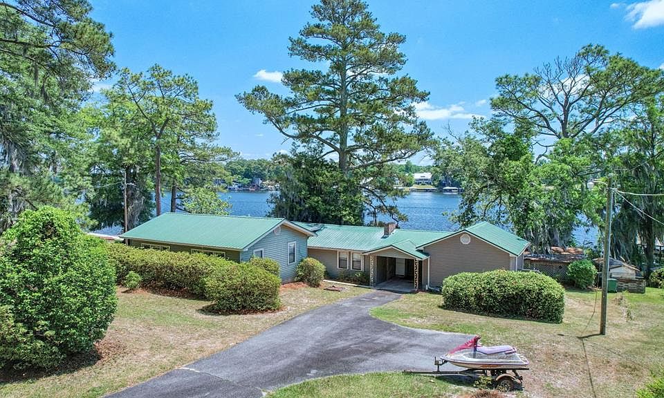 1st image of 614 Lakeshore Dr