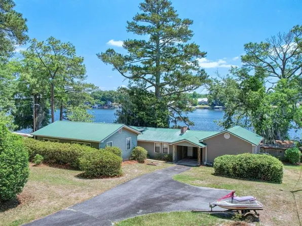 614 Lakeshore Dr, Cordele, GA 31015