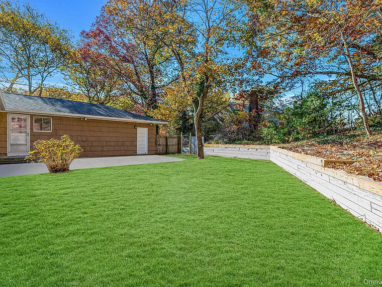23 Princeton Dr — Photo 9