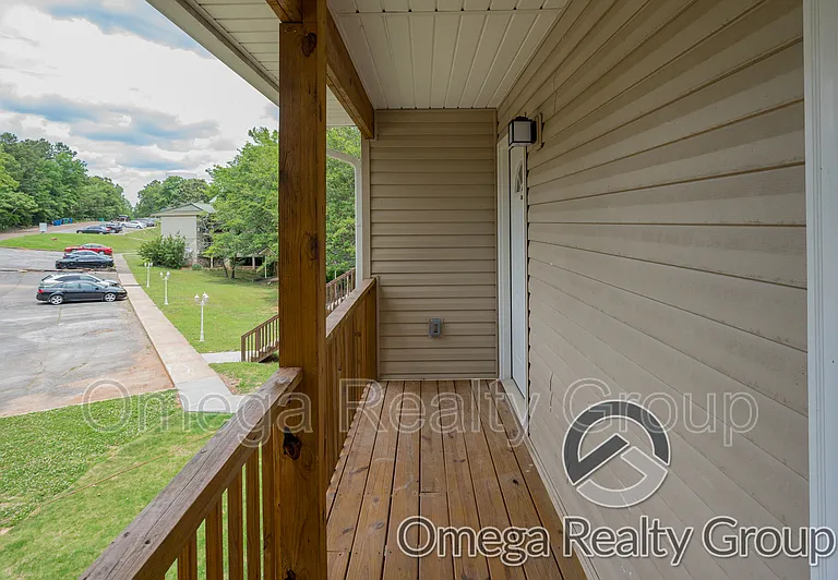1178 Aquarius Dr — Photo 2