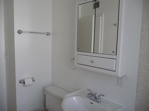 5th image of 4825 W Crawford Ave