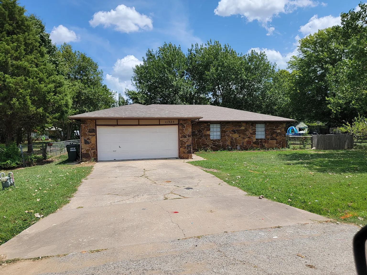 3 bed, 1400 sqft, $1,395 — Photo 1