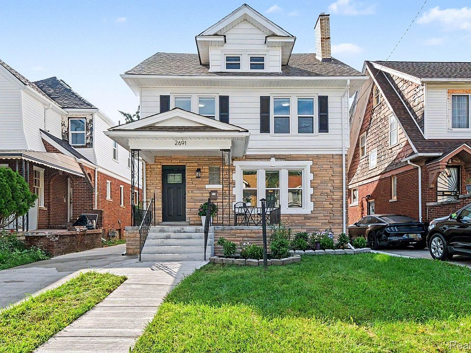 1st image of 2691 Collingwood St