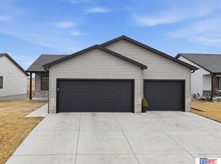 942 W Panorama Rd, Lincoln, NE 68523