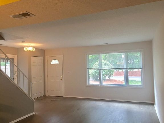3rd image of 101 Greenbrook Dr #101