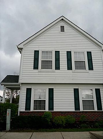 1st image of 605 River Dr #17