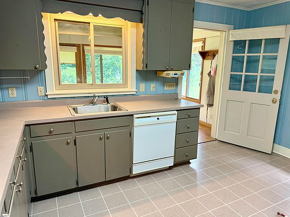 5th image of 105 Ansel Dr