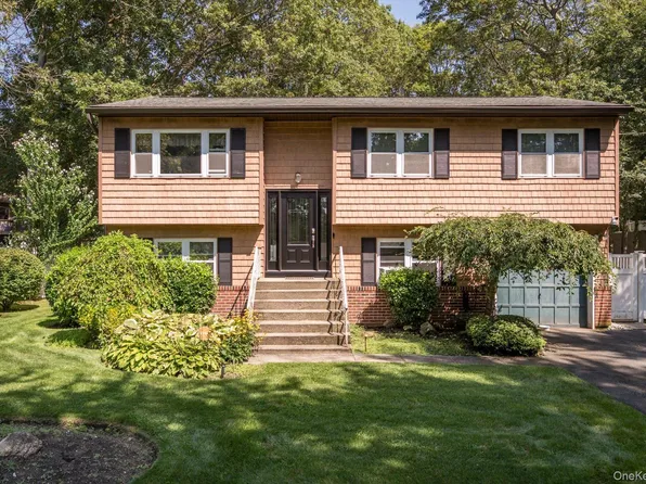 588 Boxwood Drive, Shirley, NY 11967