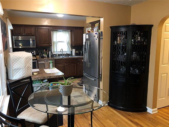 5th image of 3202 Oakwood Dr
