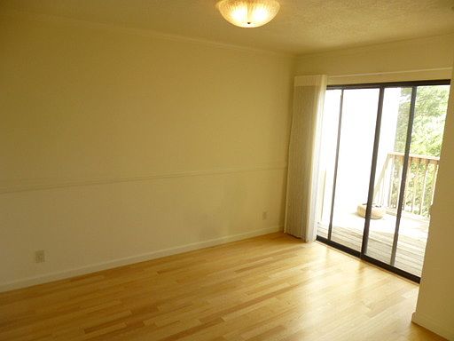 4th image of 16 Eliot Ct