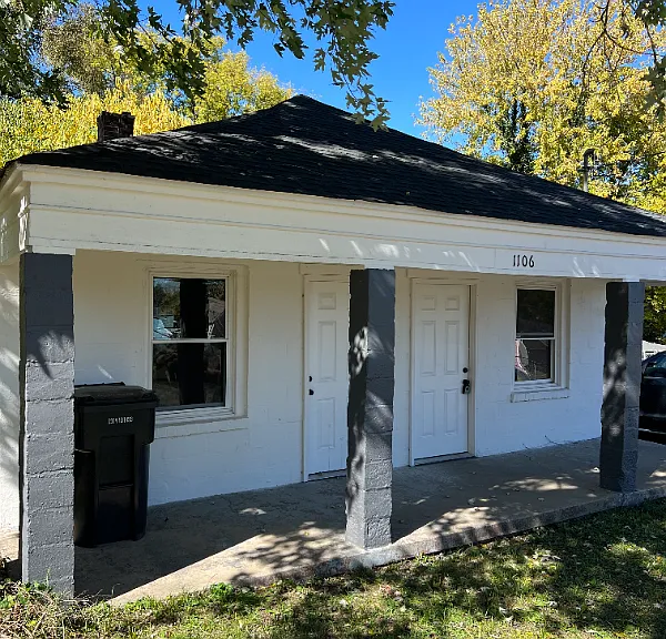 1106 Parker St — Photo 3